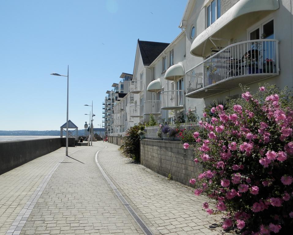 Bay Apartment *